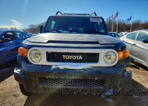 2007 Toyota Fj Cruiser z USA, uszkodzony, nr VIN JTEBU11FX70005976